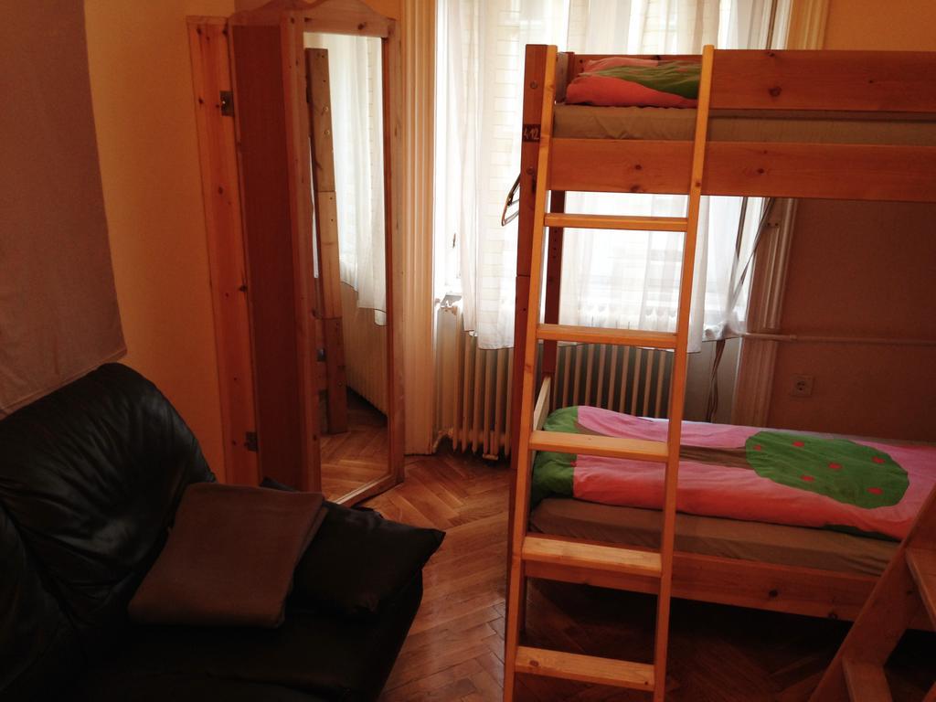 Yolo Hostel Budapest Ruang foto