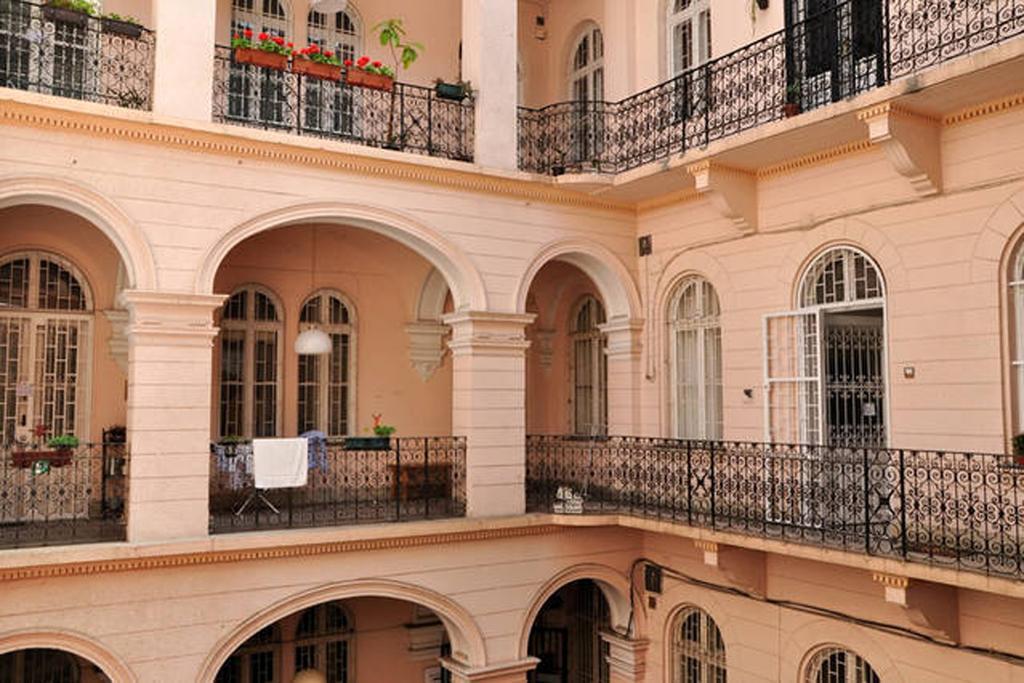 Yolo Hostel Budapest Bagian luar foto