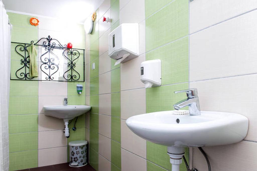 Yolo Hostel Budapest Bagian luar foto