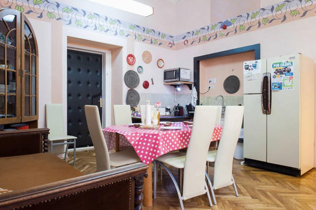 Yolo Hostel Budapest Bagian luar foto