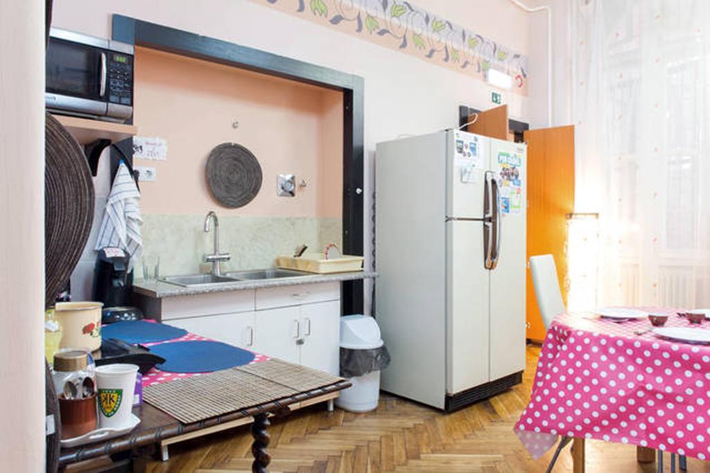 Yolo Hostel Budapest Bagian luar foto