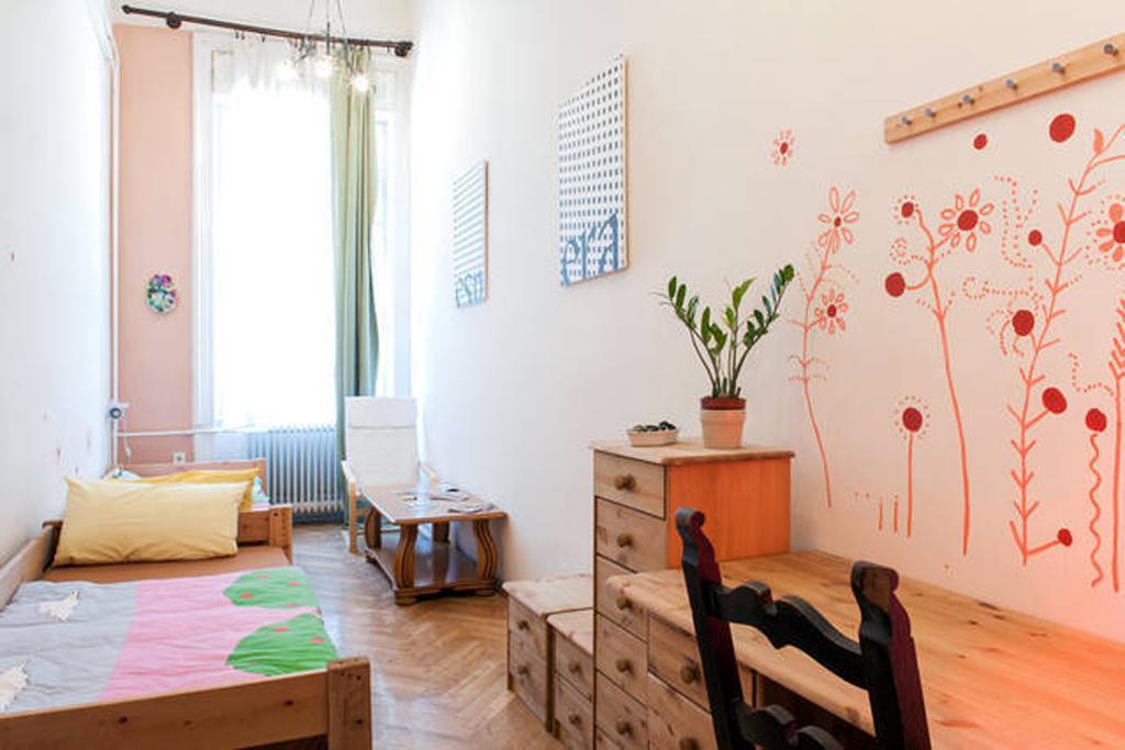 Yolo Hostel Budapest Bagian luar foto