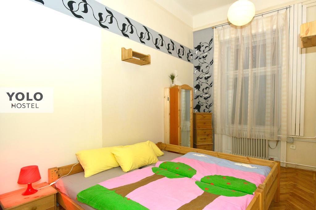 Yolo Hostel Budapest Bagian luar foto