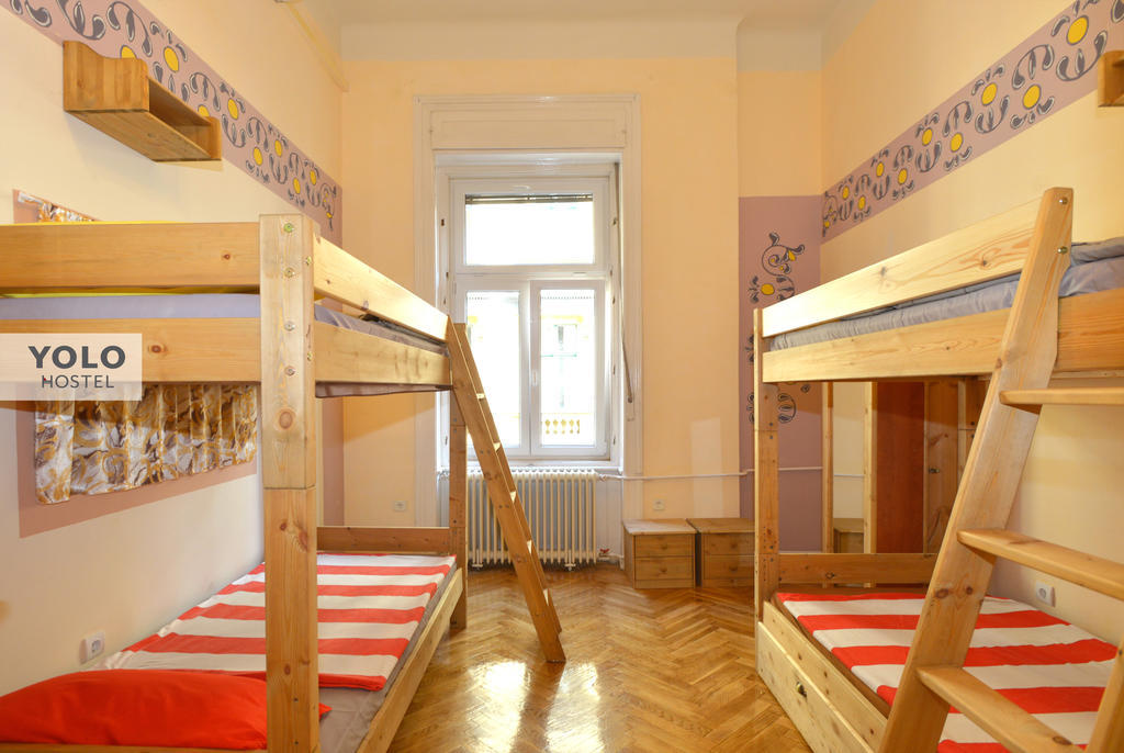 Yolo Hostel Budapest Bagian luar foto