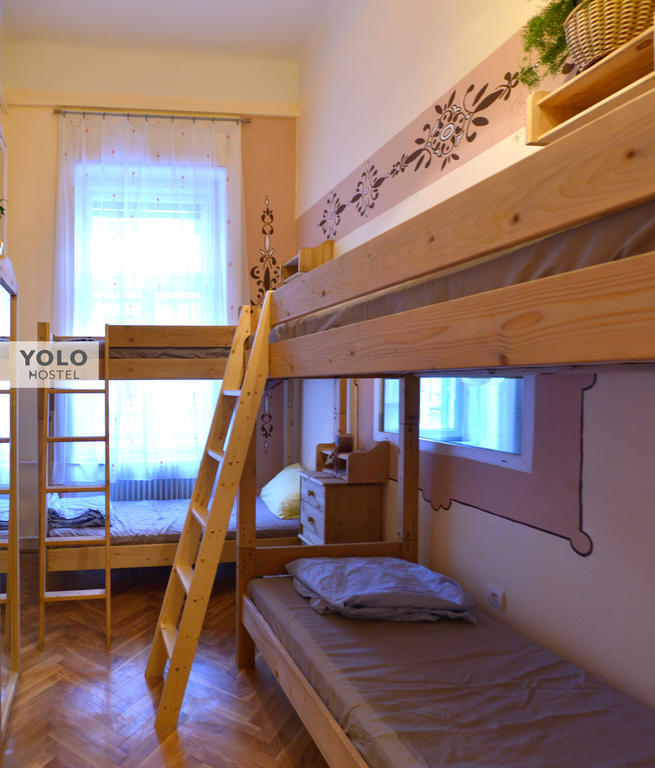 Yolo Hostel Budapest Bagian luar foto