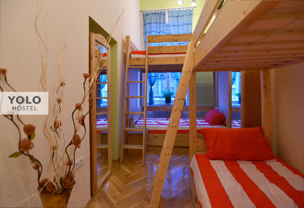 Yolo Hostel Budapest Bagian luar foto