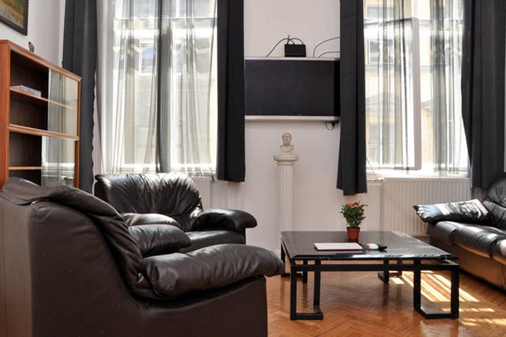 Yolo Hostel Budapest Bagian luar foto